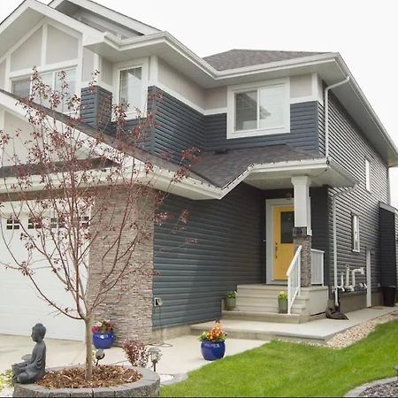 Modern Executive Suite I Complimentary Netflix & Parking! Edmonton Buitenkant foto