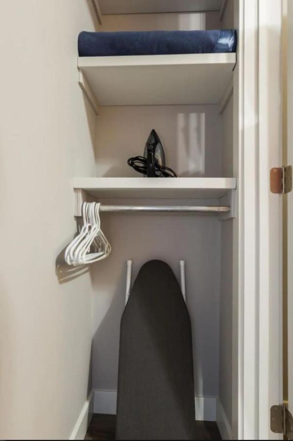 Modern Executive Suite I Complimentary Netflix & Parking! Edmonton Buitenkant foto