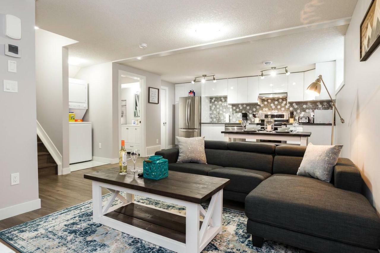 Modern Executive Suite I Complimentary Netflix & Parking! Edmonton Buitenkant foto
